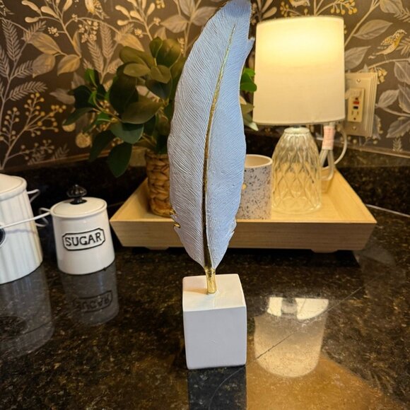 Gold & White Feather Decorative Figurine On Square Base - Picture 3 of 4